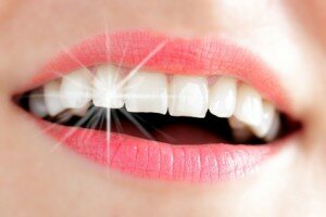Frauenlachen Zahnschmuck